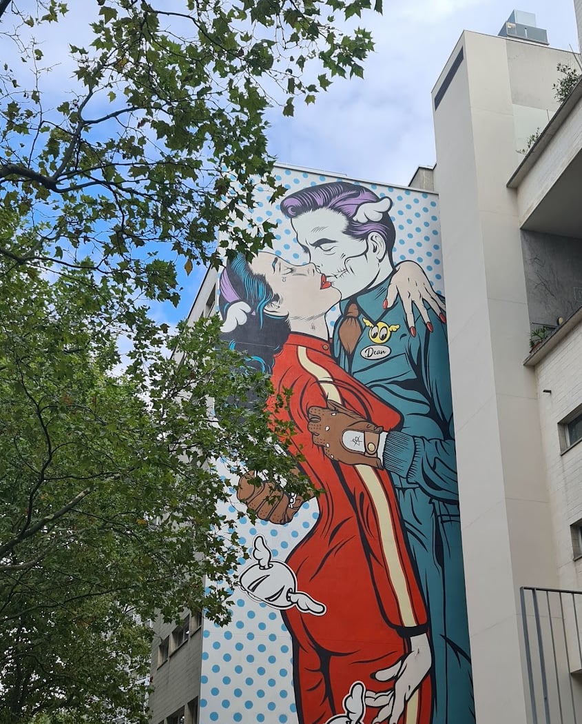 street art l'étreinte de la mort 2